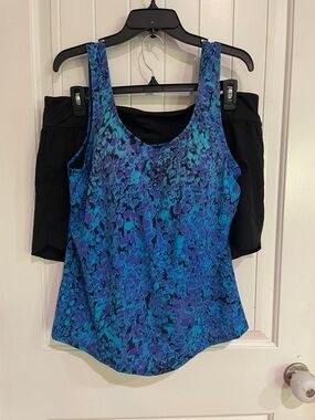 Plus size 2 piece swim wear. 2X nike swim short, size 20 beach belle top